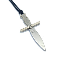 Carica l'immagine nel visualizzatore di Gallery, KRIS Collana con Pendente Spada in Acciaio Argento e Cotone Cerato HSPLXA55