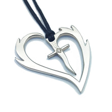 Carica l'immagine nel visualizzatore di Gallery, KRIS Collana con Pendente Cuore con pugnale in Acciaio Diamante e Cotone Cerato HSPMDD50