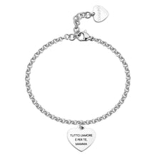 Carica l'immagine nel visualizzatore di Gallery, bracciale a catena in acciaio lucido con pendente a forma di cuore con inciso "tutto l'amore è per te Mamma"
