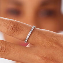 Carica l'immagine nel visualizzatore di Gallery, Anello a Veretta con zirconi bianchi da 2mm S'AGAPò DAZZLY SDZ157