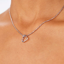 Carica l'immagine nel visualizzatore di Gallery, Collana con pendente a forma di Cuore in acciaio 316L S'AGAPò EMOTION SMO03