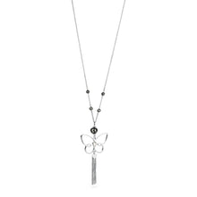 Carica l'immagine nel visualizzatore di Gallery, Collana lunga in acciaio bianco con farfalla traforata ed ematite sfaccettata e cristallo