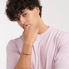 Carica l'immagine nel visualizzatore di Gallery, Bracciale a catena con targhetta decorata in acciaio e smalto nero S'AGAPò PROUD SPD15