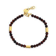 Carica l'immagine nel visualizzatore di Gallery, bracciale in acciaio placcato oro giallo con perline di occhio di tigre rosso intermezzate da elementi esagonali