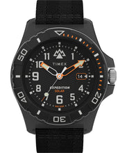 Carica l'immagine nel visualizzatore di Gallery, Orologio sportivo da uomo in materiale plastico e Nylon alimentato ad energia solare marca TIMEX