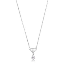 Carica l'immagine nel visualizzatore di Gallery, Collana sottile con cuore e punto luce di cristallo bianco In acciaio Lucido di colore argento.