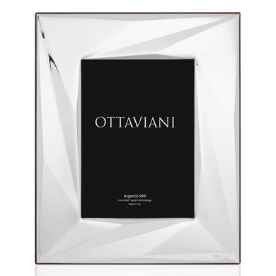 portafoto grande  color argento con decoro che ricorda le sfaccettature dei diamanti 