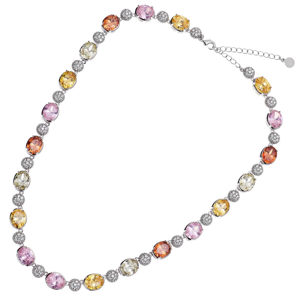 Collana con cristalli di cubic zirconia di vari colori posti in successione color argento