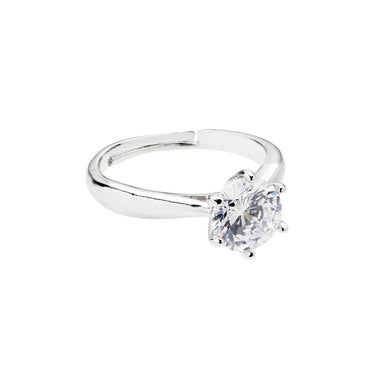 anello a solitario con cristallo bianco incastonato su metallo color argento