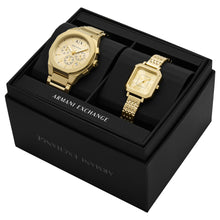 Carica l'immagine nel visualizzatore di Gallery, ARMANI EXCHANGE AX7171SET Set regalo coppia di orologi Sync Chronograph in acciaio pvd oro
