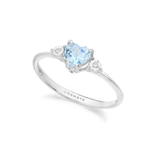 Carica l&#39;immagine nel visualizzatore di Gallery, anello con acquamarina a forma di cuore e diamantini laterali in oro bianco 9 carati di comete gioielli
