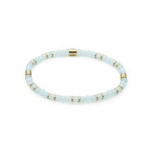 Carica l'immagine nel visualizzatore di Gallery, Bracciale elastico con perle di vetro color turchese ed anellini in acciaio placcati in oro giallo
