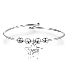 Carica l'immagine nel visualizzatore di Gallery, Bracciale Rigido S'AGAPò in Acciaio con pendente a forma di Stella con inciso "Believe in Yourself". collezione "Be My Always". 
