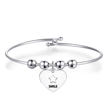 Carica l'immagine nel visualizzatore di Gallery, Bracciale Rigido in Acciaio con pendente a forma di Cuore con Stella traforata e incisione "smile"
