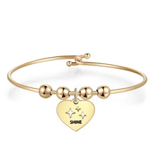 Carica l'immagine nel visualizzatore di Gallery, Bracciale rigido da Donna con Cuore pendente con incisione "Shine". In Acciaio placcato Oro Giallo Lucido
