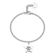 Carica l'immagine nel visualizzatore di Gallery, bracciale in acciaio con pendente a forma di stella con frase incisa "Besties forever"
