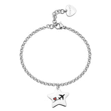 Carica l'immagine nel visualizzatore di Gallery, Bracciale a catenina in acciaio lucido con pendente a forma di stella con disegno di un aereo e di un cuore di sagapo 
