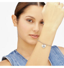 Carica l'immagine nel visualizzatore di Gallery, Bracciale S'AGAPò con pendente a forma di Cuore, disegno di hamburger e dedica "Se senti le farfalle nello stomaco è la fame" SBY046
