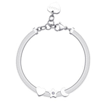 Carica l'immagine nel visualizzatore di Gallery, Bracciale a maglia Snake piatta con cuore stella luna e cristallo bianco di S'Agapò della collezione Click In acciaio color argento
