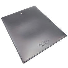 Carica l'immagine nel visualizzatore di Gallery, Tappetino porta mouse in Pelle Nera Cesare Paciotti con scritta Cesare Paciotti JEWELS e spadino in argento
