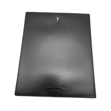 Carica l'immagine nel visualizzatore di Gallery, Tappetino porta mouse in Pelle Nera Cesare Paciotti con scritta Cesare Paciotti JEWELS e spadino in argento zoom
