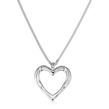 Carica l'immagine nel visualizzatore di Gallery, catenina con cuore grande pendente in metallo color argento
