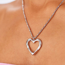 Carica l'immagine nel visualizzatore di Gallery, Collana con pendente a forma di Cuore grande in acciaio 316L S'AGAPò EMOTION SMO01
