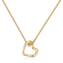 Carica l'immagine nel visualizzatore di Gallery, catenina a coda di topo con cuore pendente da un lato in acciaio placcato oro
