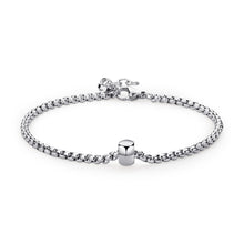 Carica l&#39;immagine nel visualizzatore di Gallery, bracciale a catena sottile da uomo con centrale anello in acciaio lucido colore argento
