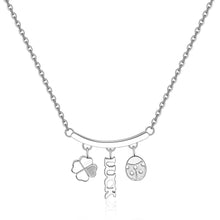 Carica l'immagine nel visualizzatore di Gallery, Collana con quadrifoglio scritta Luck e coccinella in acciaio lucido color argento
