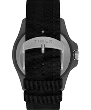 Carica l'immagine nel visualizzatore di Gallery, Orologio Solare Sustainably Made TIMEX Expedition Freedive Ocean in materiale riciclato
