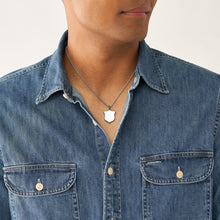 Carica l&#39;immagine nel visualizzatore di Gallery, Fossil JF04345040 Collana Uomo in Acciaio con Pendente a Scudo - Heritage
